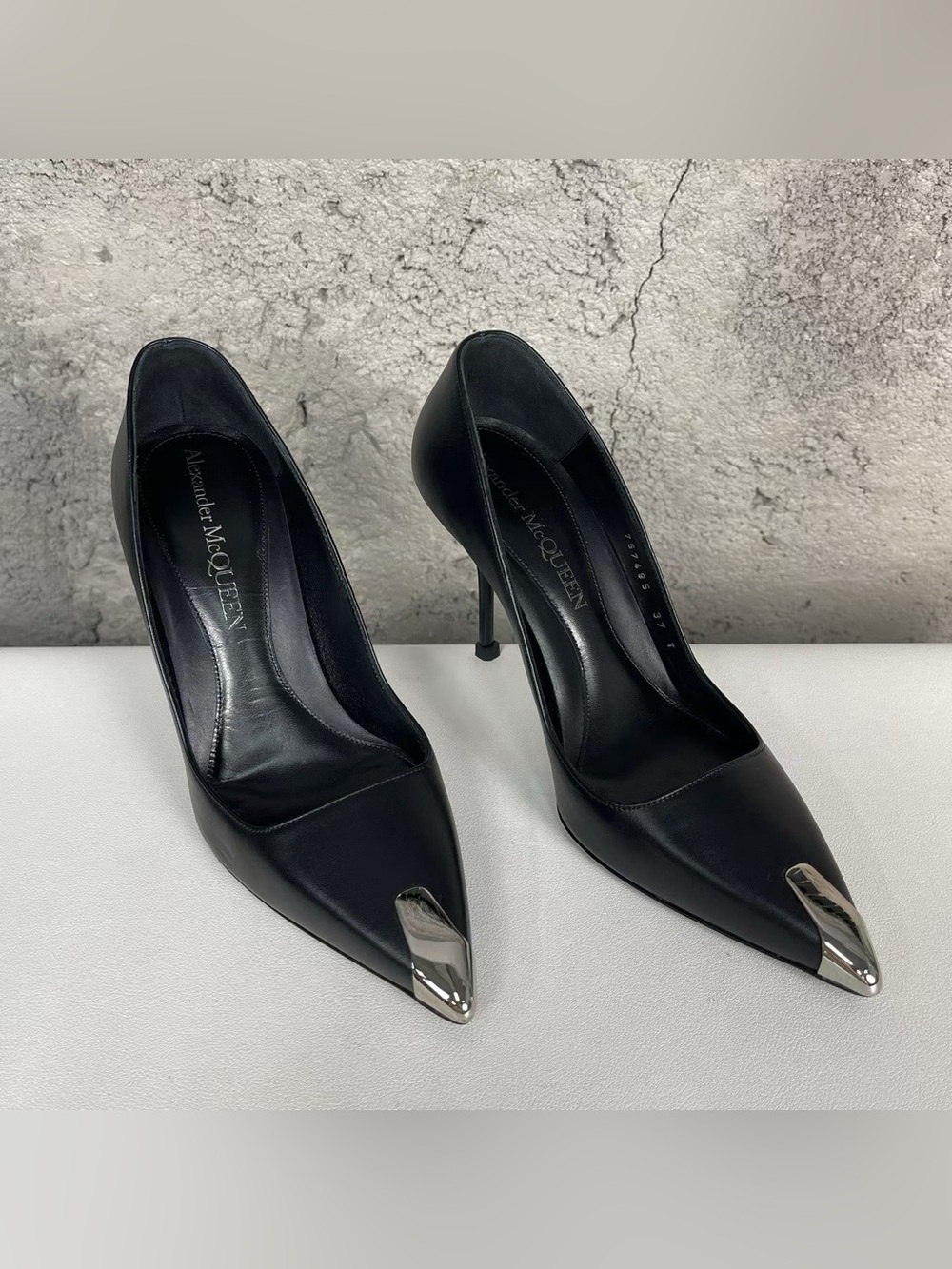 🚩steal Alexander McQueen Black Leather Pointed Toe Pumps with Silver Toe Caps